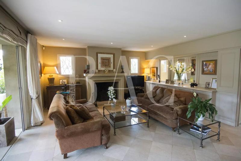 Villa - 402 m² - 12 pièces