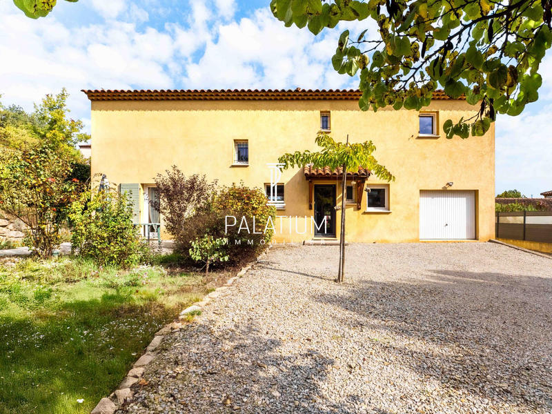 Maison traditionnelle - 148 m² - 6 pièces