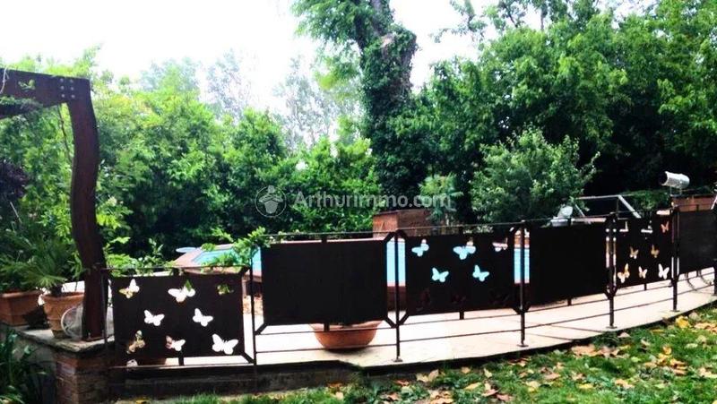 Maison - 335 m² - 6 pièces