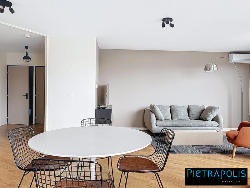 Appartement - 82 m² - 3 pièces