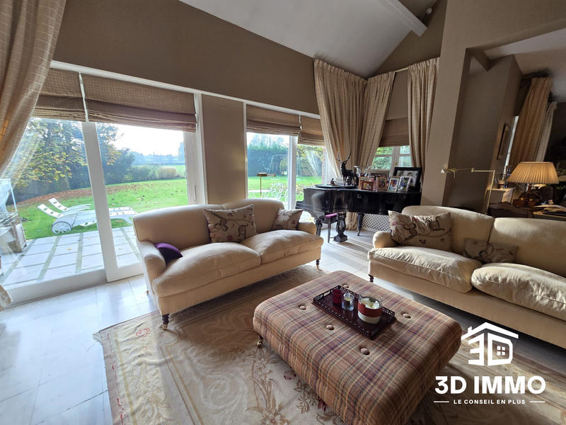 Maison - 275 m² - 12 pièces