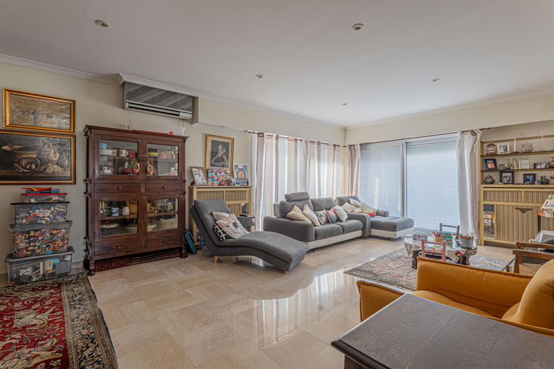 Maison - 237 m² - 8 pièces