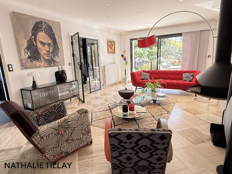 Maison - 284 m² - 9 pièces