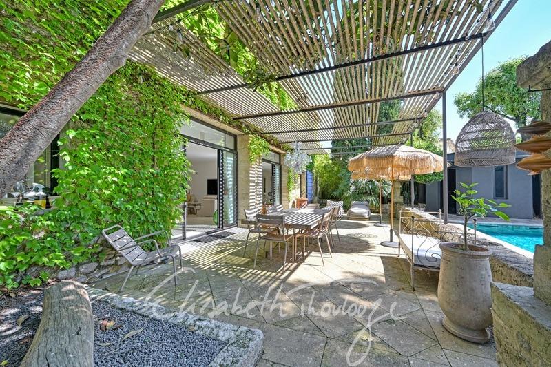 Maison - 220 m² - 6 pièces