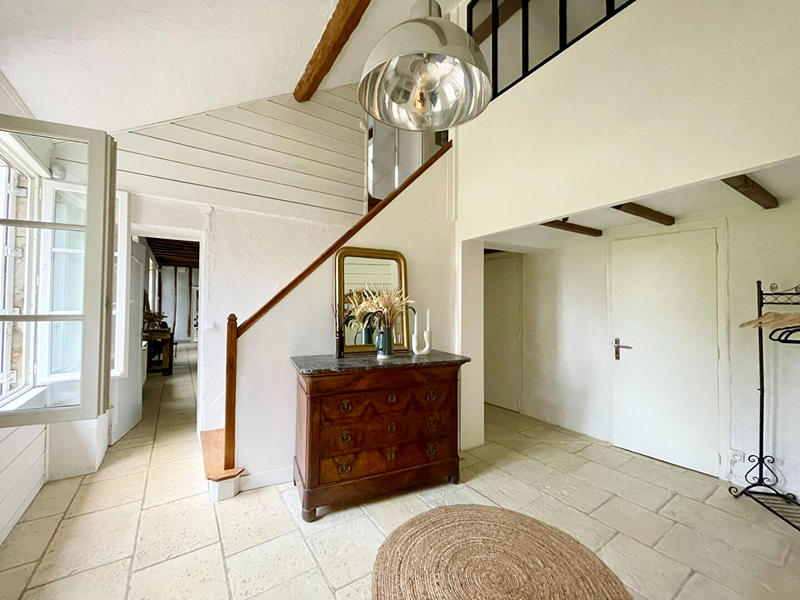 Demeure - 233 m² - 10 pièces