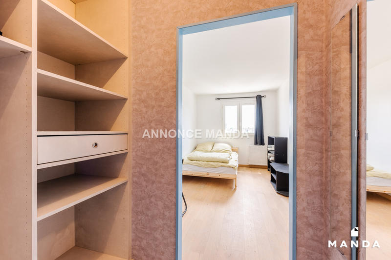 Chambre - 11 m² - 3 pièces