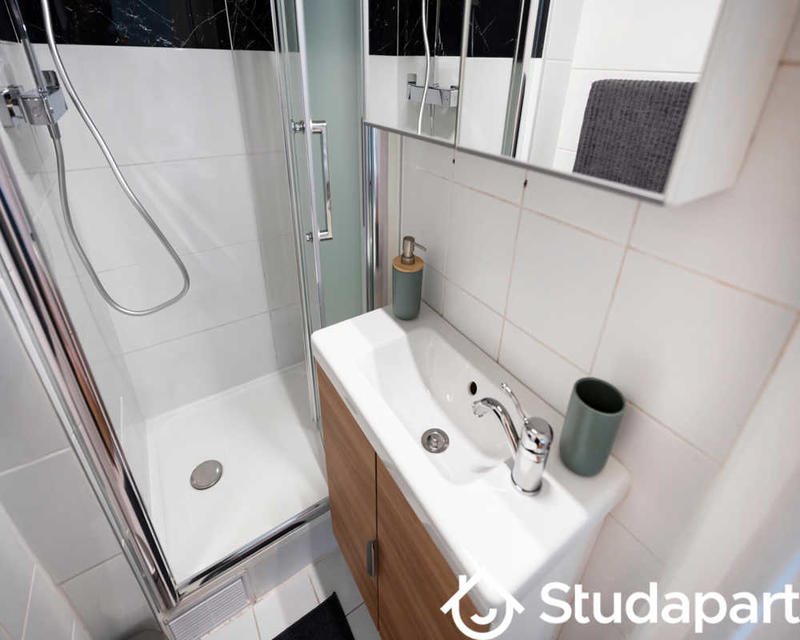 Chambre - 170 m² - 1 pièce