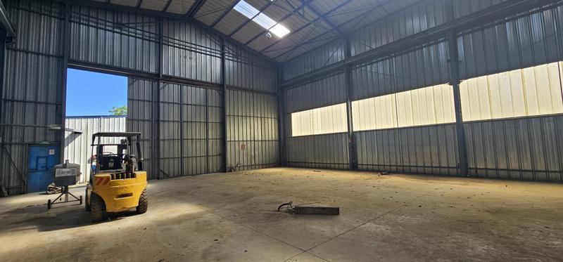 Entrepôt - 2 160 m²