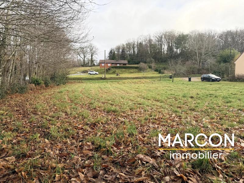 Terrain constructible - 1 081 m²