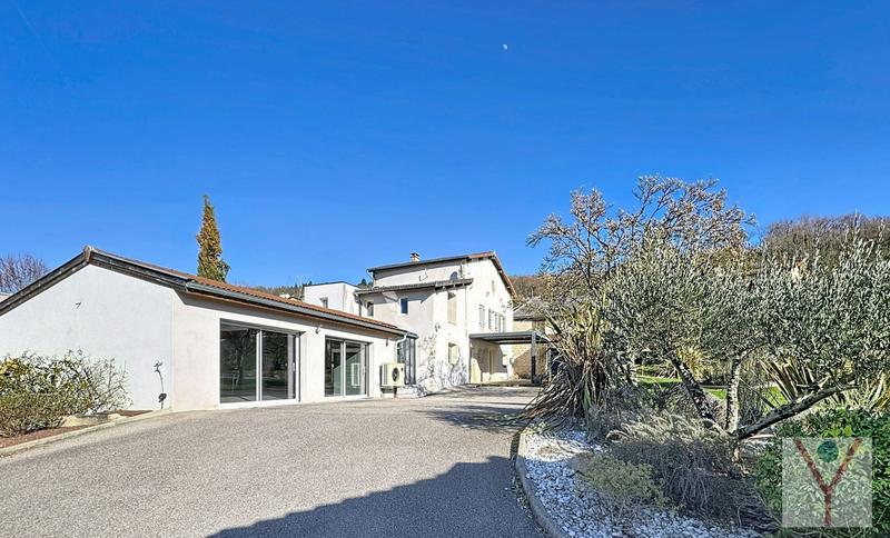 Maison - 316 m² - 8 pièces