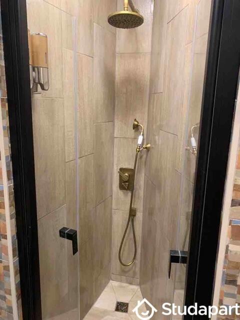 Chambre - 13 m² - 1 pièce