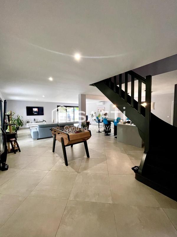 Maison - 180 m² - 7 pièces