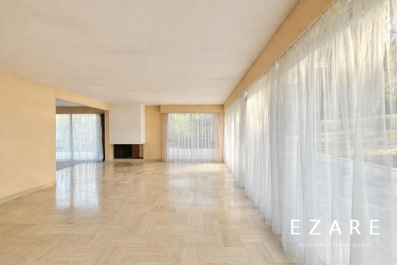 Maison - 221 m² - 8 pièces