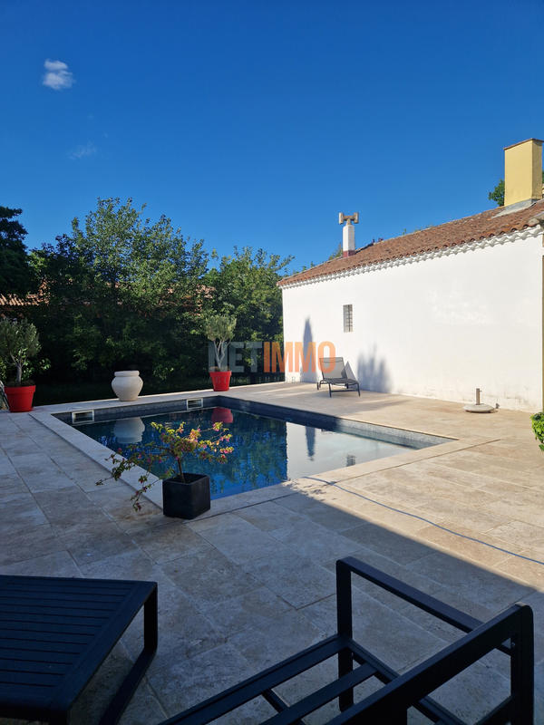 Propriété - 258 m² - 6 pièces