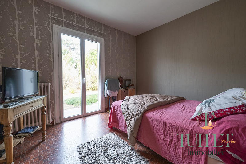 Maison - 220 m² - 9 pièces