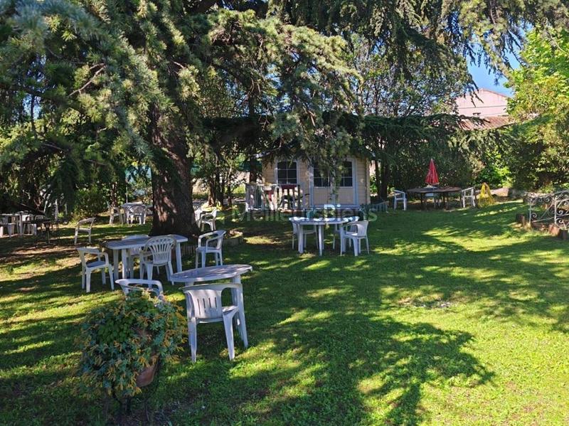 Propriété - 550 m² - 26 pièces