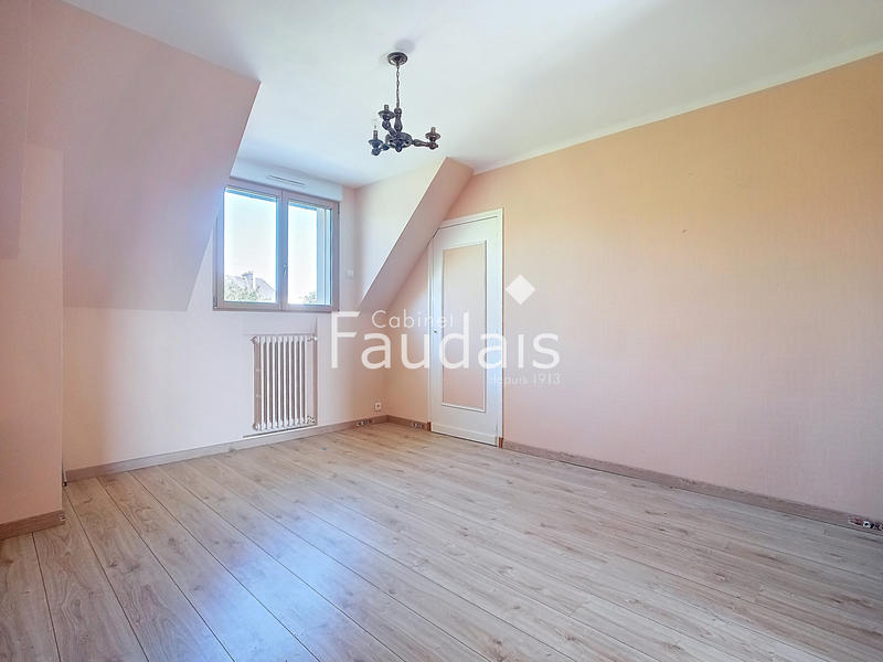 Maison - 178 m² - 9 pièces