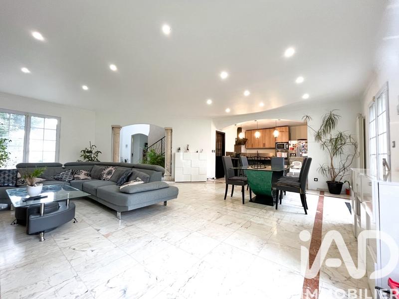 Maison - 195 m² - 7 pièces