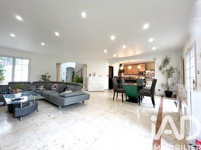 Maison - 195 m² - 7 pièces