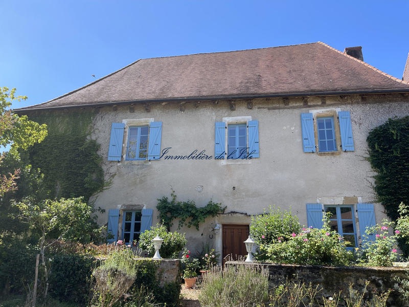 Maison - 290 m² - 8 pièces