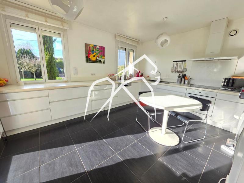 Maison ancienne - 215 m² - 7 pièces