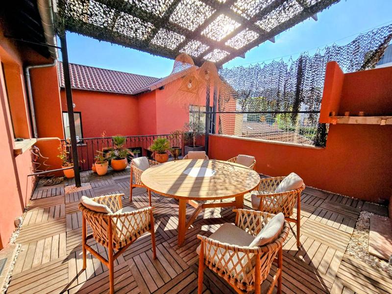 Maison - 460 m² - 13 pièces