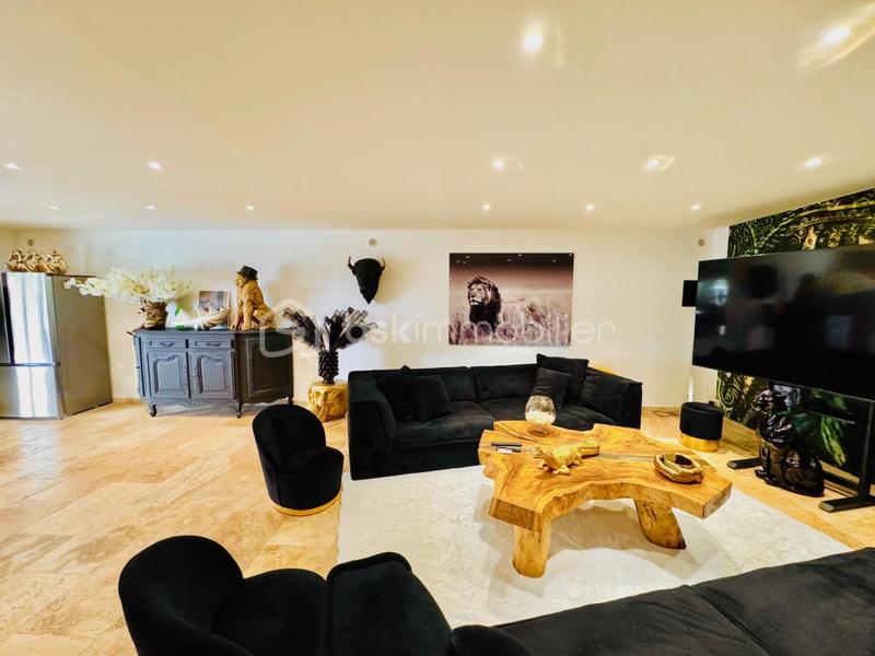 Propriété - 301 m² - 10 pièces