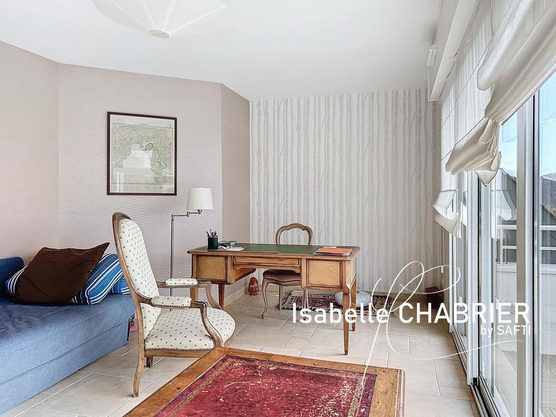 Maison - 244 m² - 8 pièces