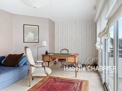 Maison - 244 m² - 8 pièces