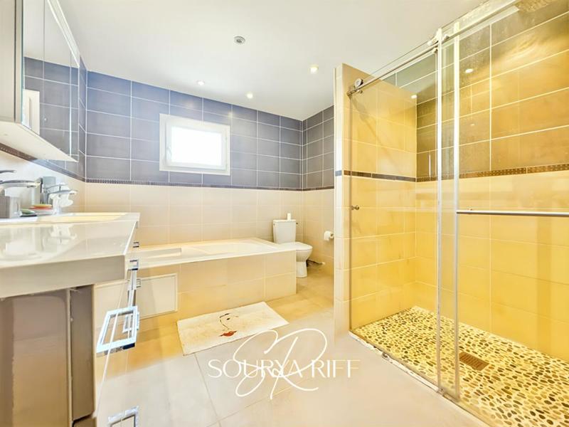 Maison - 195 m² - 5 pièces