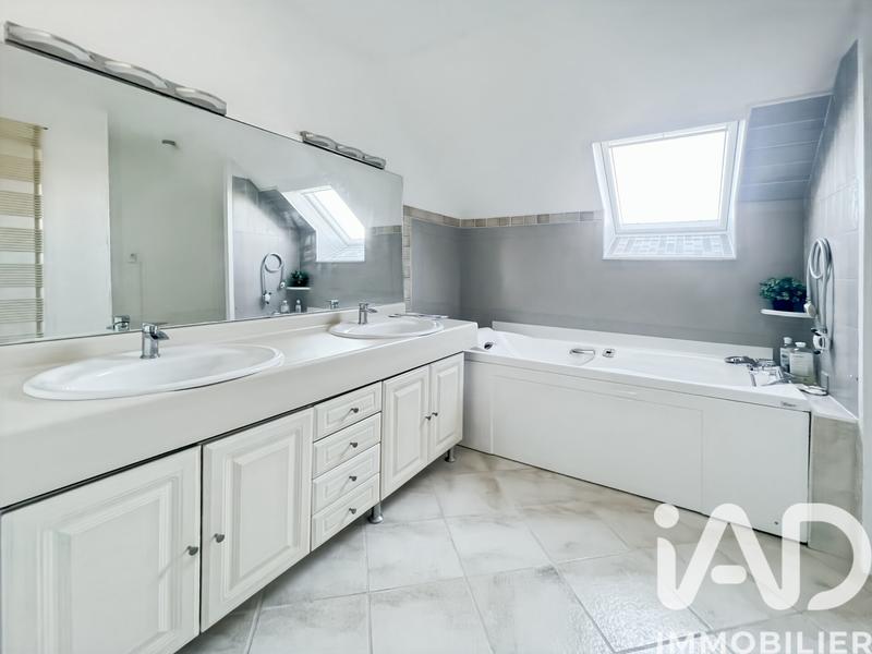 Maison - 140 m² - 6 pièces