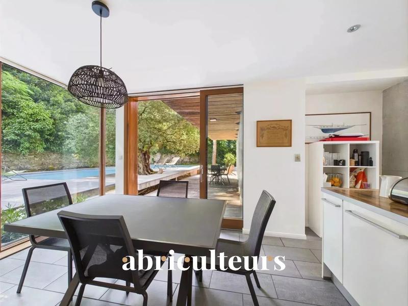 Maison - 316 m² - 9 pièces