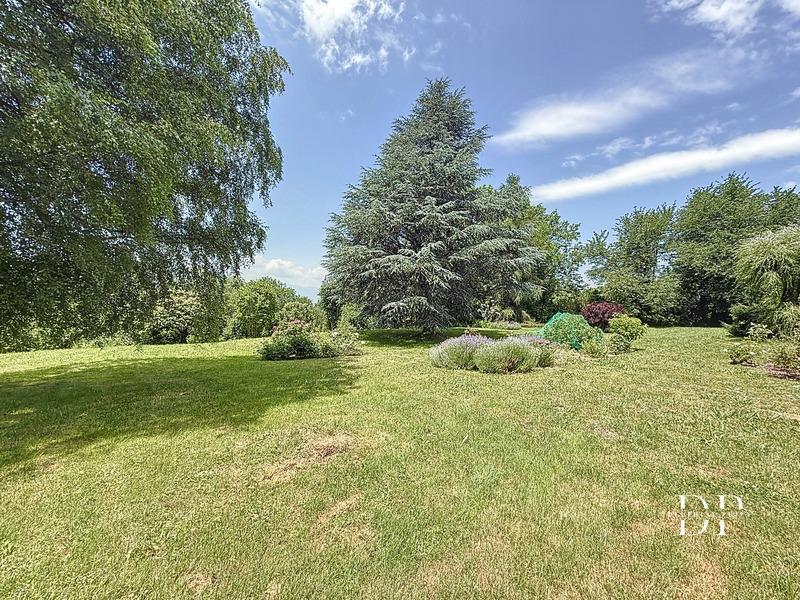 Maison - 259 m² - 5 pièces