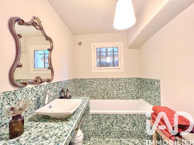 Maison - 182 m² - 7 pièces