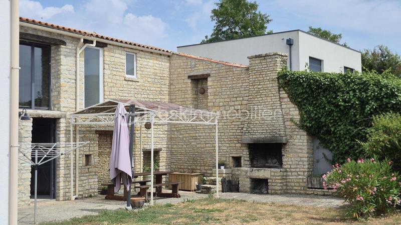 Maison - 210 m² - 7 pièces