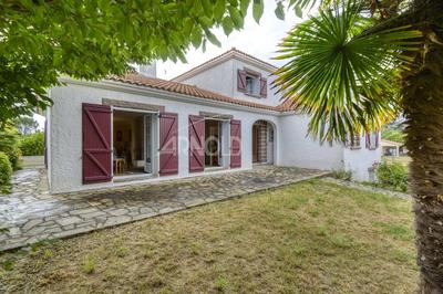 Maison - 336 m² - 7 pièces