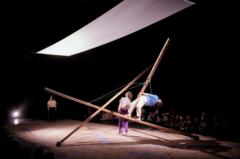 Entre les Lignes (cirque - danse)