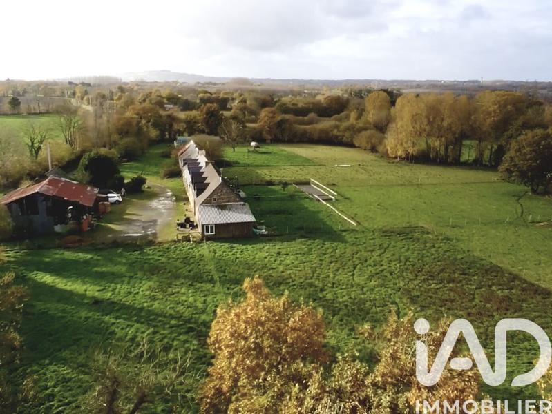 Maison - 234 m² - 8 pièces