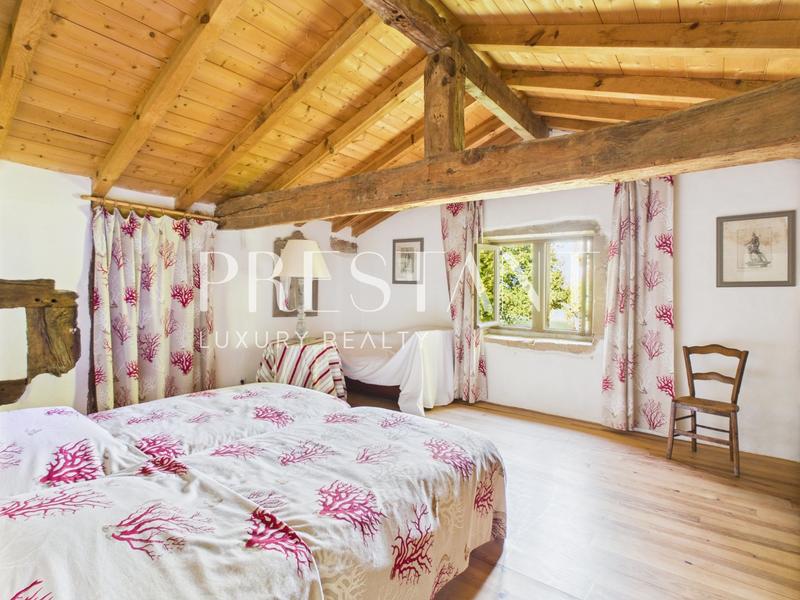 Maison - 301 m² - 9 pièces