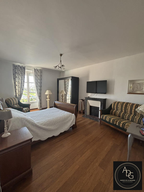 Maison - 221 m² - 9 pièces