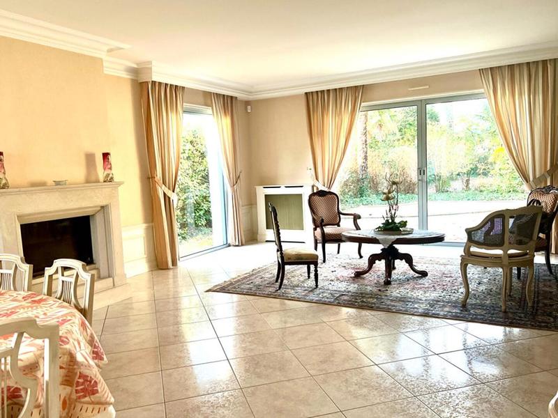 Villa - 230 m² - 8 pièces