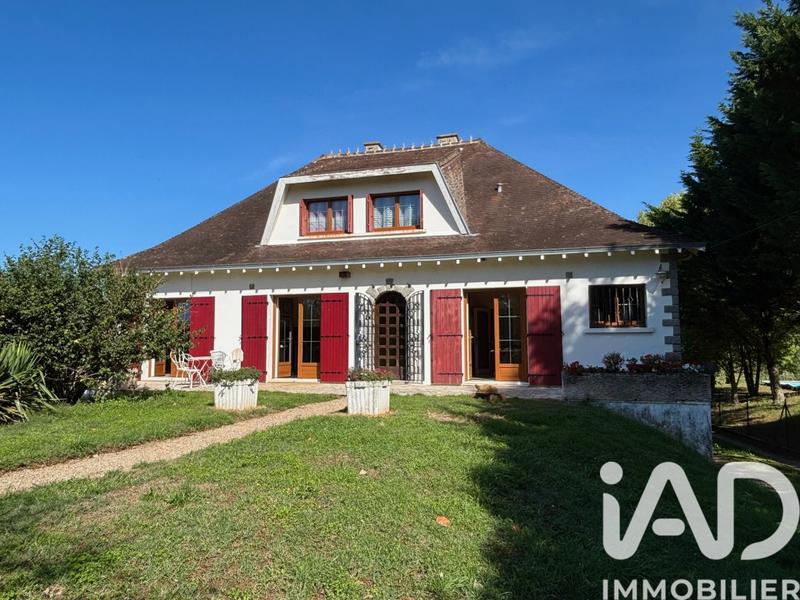 Maison - 180 m² - 9 pièces
