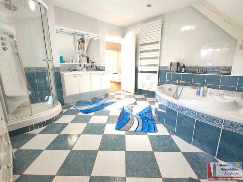 Pavillon - 330 m² - 6 pièces