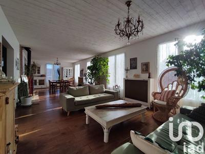 Maison - 242 m² - 8 pièces