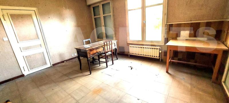 Maison - 233 m² - 9 pièces