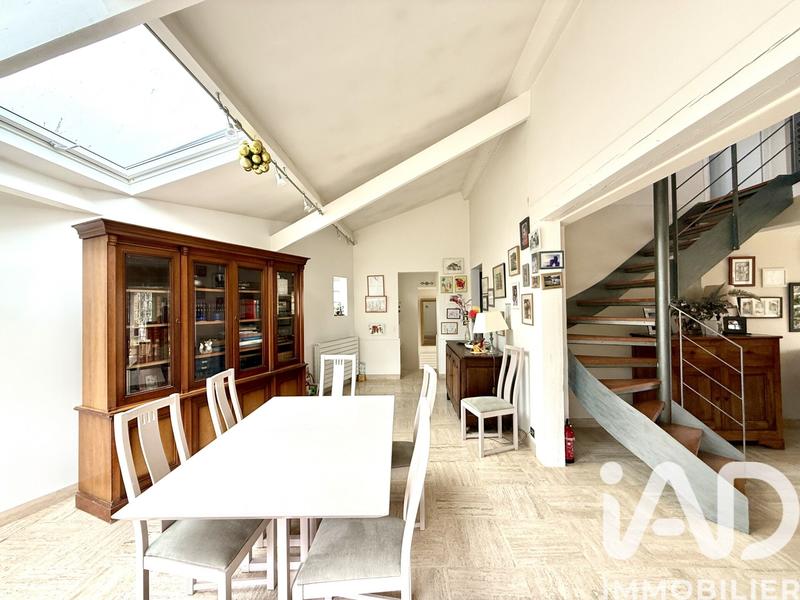 Maison - 240 m² - 9 pièces