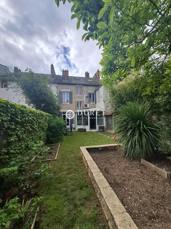 Maison - 251 m² - 11 pièces