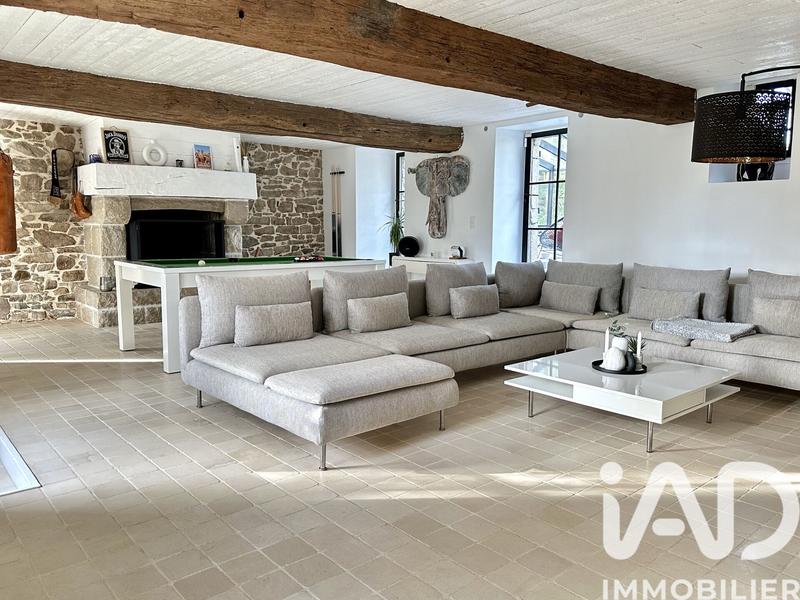 Maison - 256 m² - 10 pièces