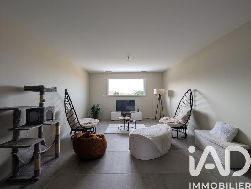 Maison - 237 m² - 8 pièces