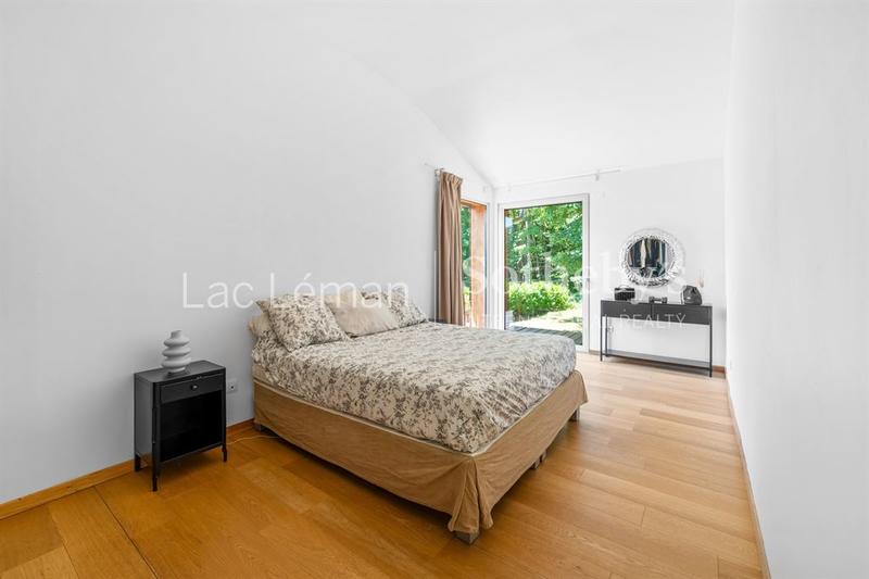 Maison - 238 m² - 8 pièces